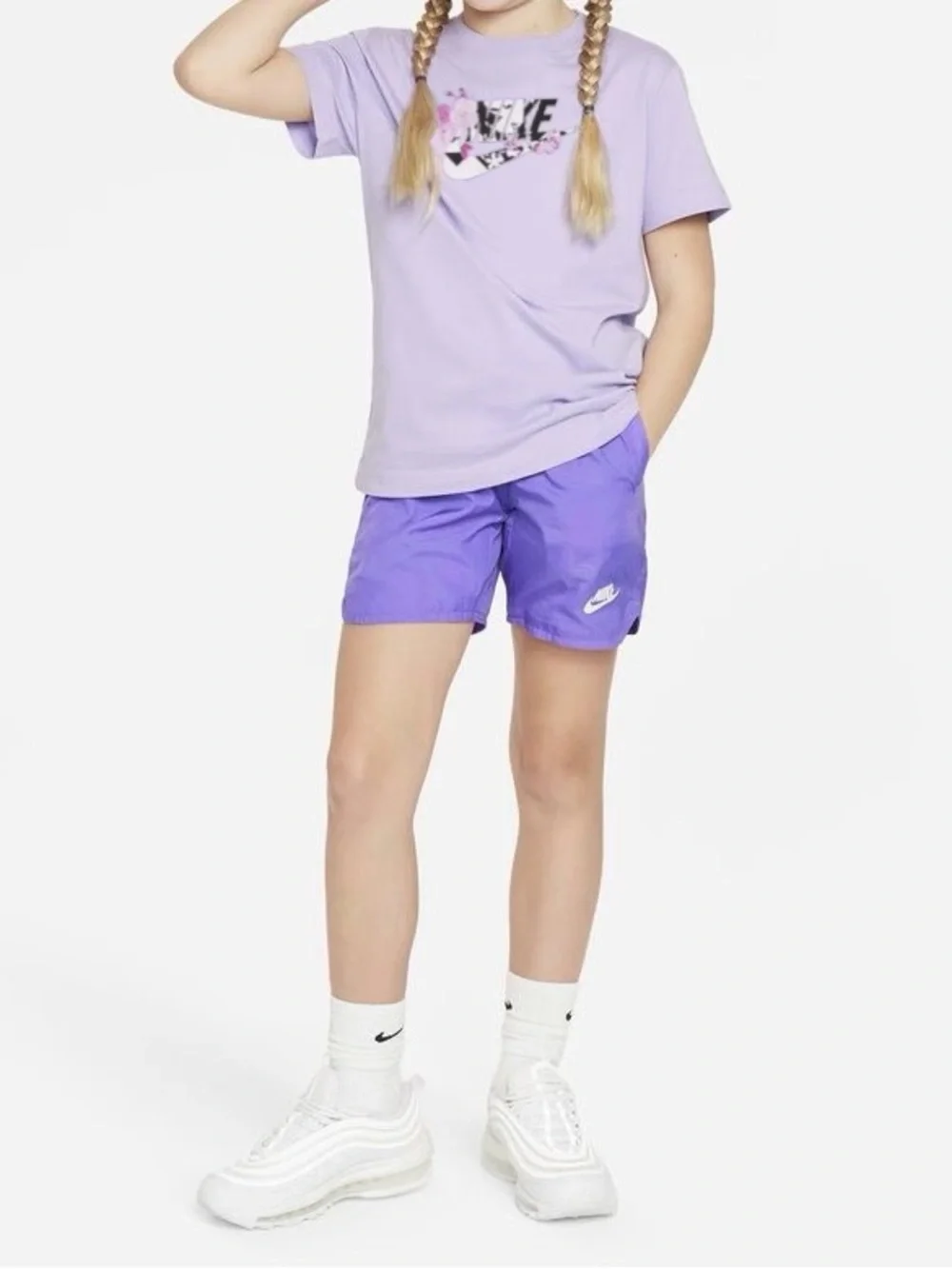 Nike Sportswear Big Kids' (Girls') Center Logo Short Sleeve T-Shirt Purple Youth